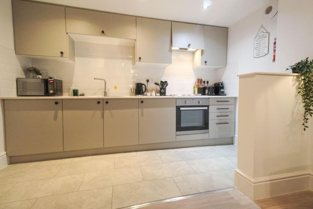 Spacious 1 Bed Apartment 1 Minute Walk From Square Νότιγχαμ Εξωτερικό φωτογραφία