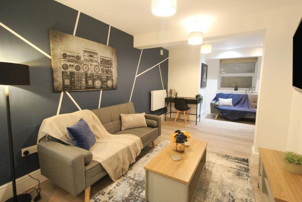 Spacious 1 Bed Apartment 1 Minute Walk From Square Νότιγχαμ Εξωτερικό φωτογραφία