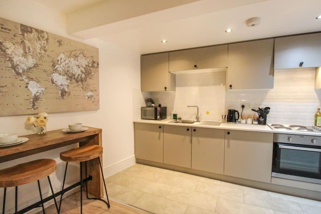 Spacious 1 Bed Apartment 1 Minute Walk From Square Νότιγχαμ Εξωτερικό φωτογραφία