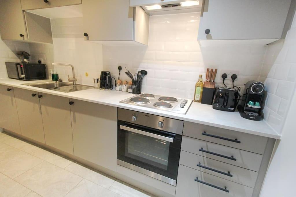 Spacious 1 Bed Apartment 1 Minute Walk From Square Νότιγχαμ Εξωτερικό φωτογραφία